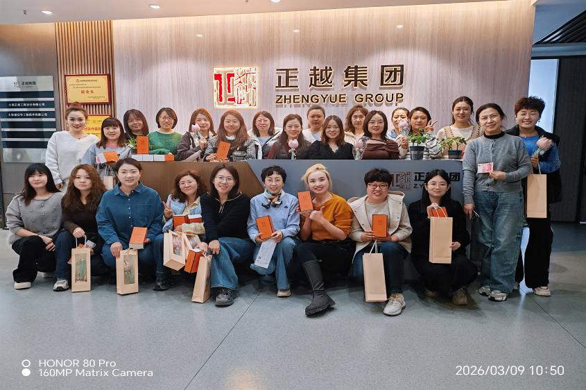 芳華悅己，逐光而行